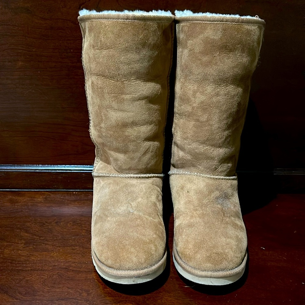 Cozie Steps size 9 chestnut tall genuine sheepskin.